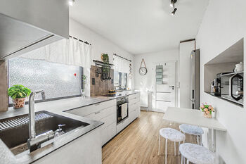 Moderní kuchyně - Prodej domu 78 m², Vinaře