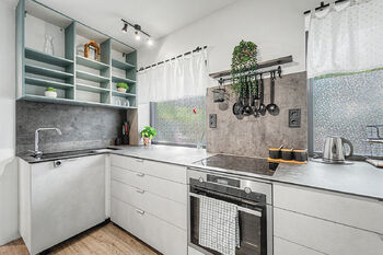 Světlý kuchyňský kout - Prodej domu 78 m², Vinaře