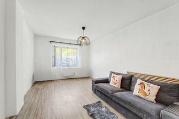 Prostorná ložnice - Prodej domu 78 m², Vinaře