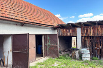 Garáže - Prodej domu 130 m², Kladruby nad Labem