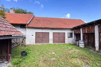 Garáže - Prodej domu 130 m², Kladruby nad Labem