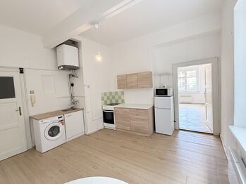 Obývací pokoj s kuchyňským koutem - Prodej bytu 2+kk v osobním vlastnictví 38 m², Praha 4 - Michle