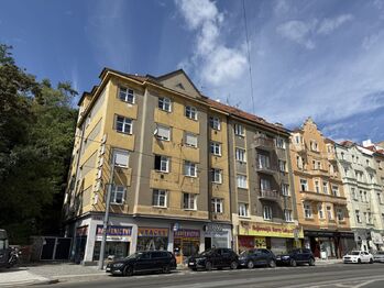 Pohled na dům - Prodej bytu 2+kk v osobním vlastnictví 38 m², Praha 4 - Michle