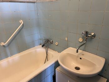 koupelna - Prodej bytu 3+1 v osobním vlastnictví 74 m², Chrudim