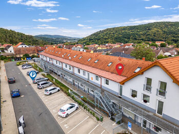 Parkovací staní - Prodej bytu 3+kk v osobním vlastnictví 74 m², Hýskov
