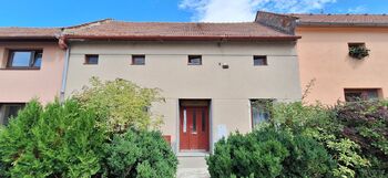Pohled na dům z ulice - Prodej domu 81 m², Pustiměř 