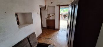 Chodba u sklepa a východ na dvorek a zahradu - Prodej domu 81 m², Pustiměř
