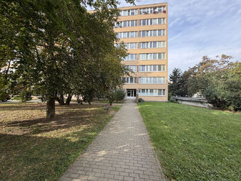dům - Pronájem bytu 1+kk v osobním vlastnictví 27 m², Praha 8 - Karlín