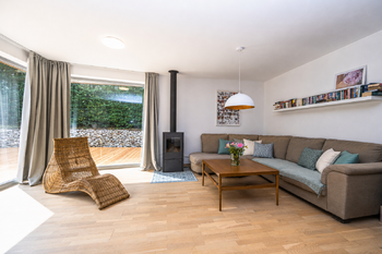 Obývací pokoj - Prodej domu 137 m², Koněprusy