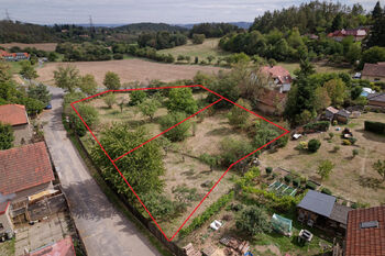 Prodej pozemku 1050 m², Nečín