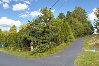 Komunikace podél p.p.č. 235 - Prodej pozemku 3045 m², Mírová