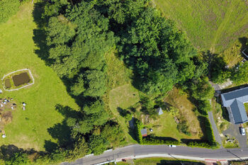 Pohled na pozemky z dronu - Prodej pozemku 3045 m², Mírová