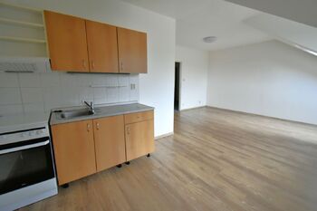 obývací pokoj s kuchyňským koutem - Pronájem bytu 4+kk 80 m², Frenštát pod Radhoštěm