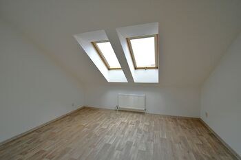 ložnice 1 - Pronájem bytu 4+kk 80 m², Frenštát pod Radhoštěm