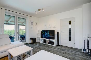 Obývací pokoj s kuchyňským a jídelním koutem 1.NP - Prodej domu 117 m², Hvozdec