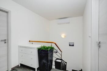 Schodiště 2.NP - Prodej domu 117 m², Hvozdec