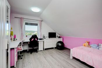 Pokoj 2.NP - Prodej domu 117 m², Hvozdec
