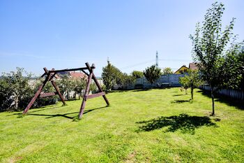 Zahrada za domem - Prodej domu 117 m², Hvozdec