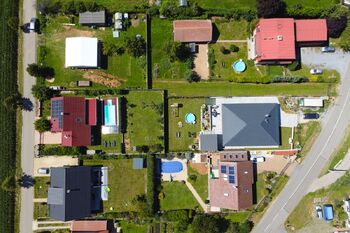Pohled na parcelu shora - Prodej domu 117 m², Hvozdec