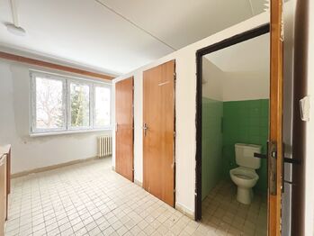 Prodej nájemního (činžovního) domu 1800 m², Kraslice