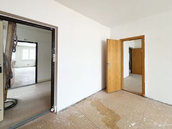 Prodej nájemního (činžovního) domu 1800 m², Kraslice