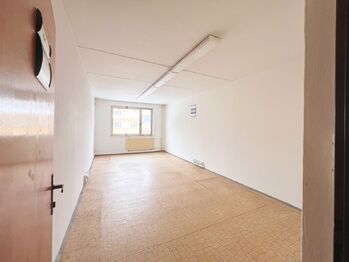 Prodej nájemního (činžovního) domu 1800 m², Kraslice