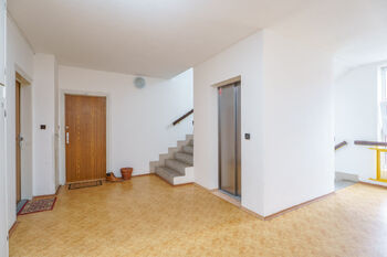 Prodej bytu 3+1 v osobním vlastnictví 74 m², Praha 4 - Kunratice