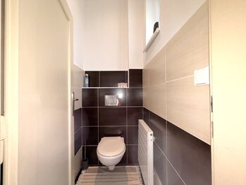 Toaleta - Pronájem bytu 3+1 v osobním vlastnictví 69 m², Praha 4 - Podolí