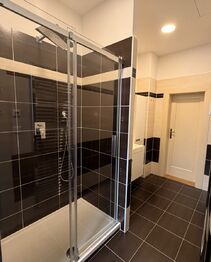 Sprchový kout - Pronájem bytu 3+1 v osobním vlastnictví 69 m², Praha 4 - Podolí