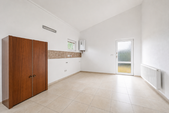 garáž v RD 1.NP - Prodej domu 126 m², Jílovice