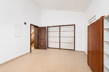 garáž v RD 1.NP - Prodej domu 126 m², Jílovice