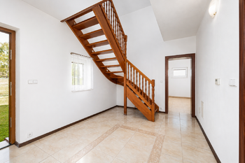vstupní chodba  - Prodej domu 126 m², Jílovice