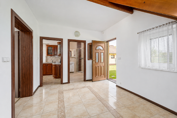 vstupní chodba  - Prodej domu 126 m², Jílovice