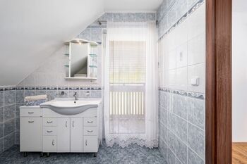 koupelna 2.NP - Prodej domu 126 m², Jílovice