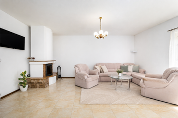 obývací pokoj s jídelnou - Prodej domu 126 m², Jílovice
