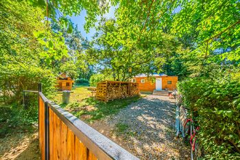 Příjezd + parkování - Prodej chaty / chalupy 44 m², Bratronice
