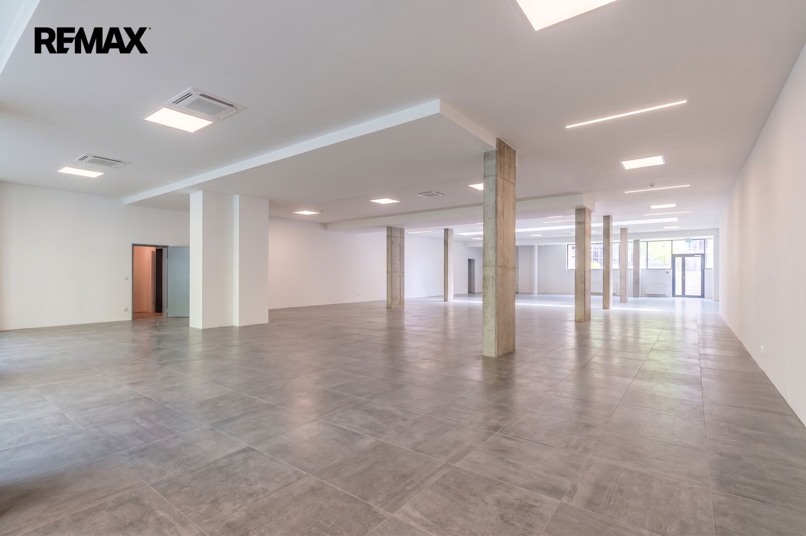 Pronájem komerčního objektu, 670 m2, Praha 9 - Libeň