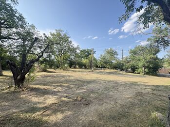 Prodej pozemku 808 m², Husinec
