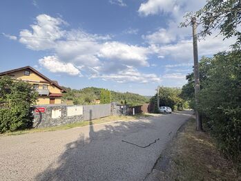 Prodej pozemku 808 m², Husinec
