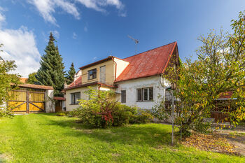 Dům ze zahrady - Prodej domu 100 m², Kněžmost