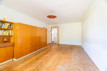 Pokoj v 1. patře - Prodej domu 100 m², Kněžmost