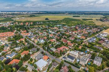 Dron - pohled na okolí - Prodej domu 189 m², Praha 4 - Šeberov