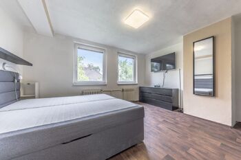 1. patro - ložnice - Prodej domu 189 m², Praha 4 - Šeberov