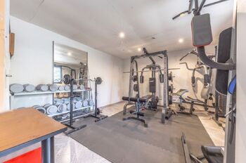 Garáž / Posilovna - Prodej domu 189 m², Praha 4 - Šeberov
