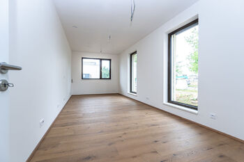 Pracovna/hostovský pokoj v zádveří domu - aktuální stav. - Prodej domu 195 m², Vysoký Újezd