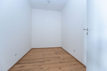 Šatna pro dětské pokoje - aktuální stav. - Prodej domu 195 m², Vysoký Újezd