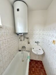 Koupelna - Prodej bytu 3+1 v osobním vlastnictví 73 m², Bystřice