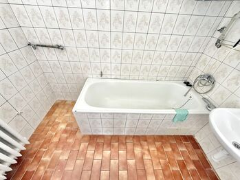 Koupelna - Prodej bytu 3+1 v osobním vlastnictví 73 m², Bystřice