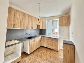 Kuchyně - Prodej bytu 3+1 v osobním vlastnictví 73 m², Bystřice
