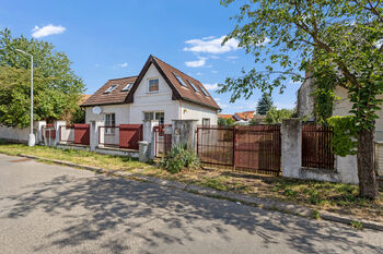 Prodej domu 110 m², Šestajovice